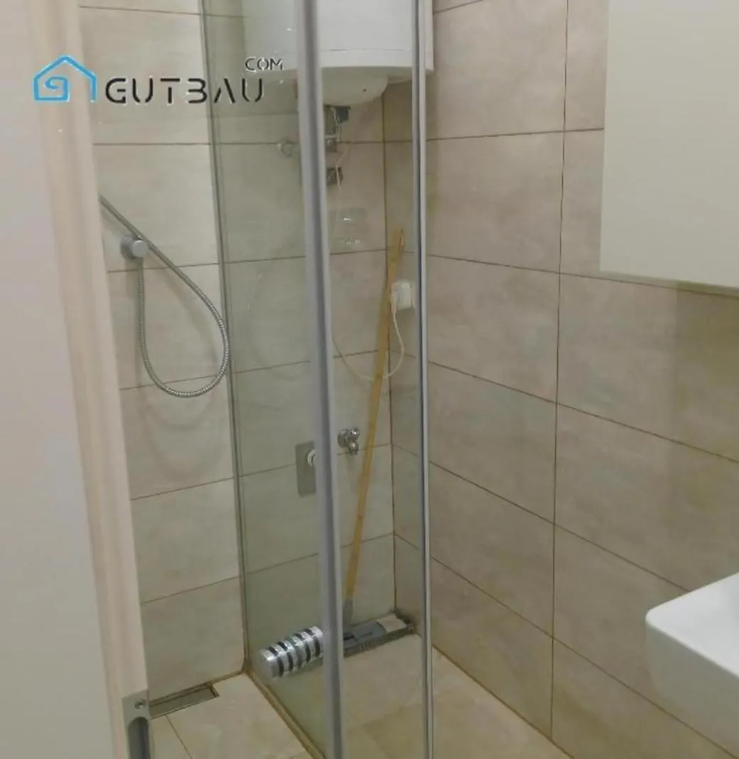 Gutbau Com, Whole Apartment 4U Alone, Self-Check-In, Top-Location, Underground & Shops Under Window, Order Pizza From Window, 3-5Min Walking To Swimming & Footbal Stadion, Wake-Up In Sunshine Vienna