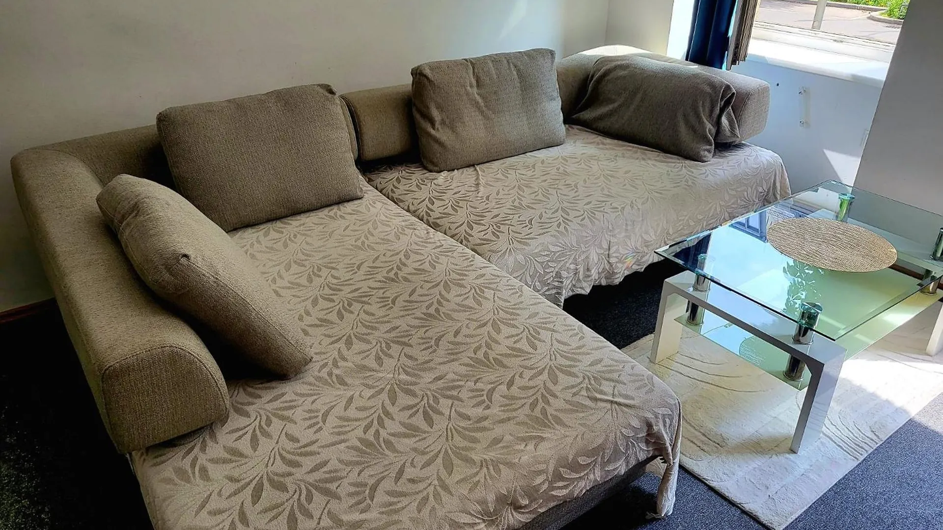 Gutbau Com, Whole Apartment 4U, Self-Check-In, Top-Location, Underground & Shops Under Window, 3-5Min Walking To Swimming & Footbal Stadion, Wake-Up In Sunshine Wien