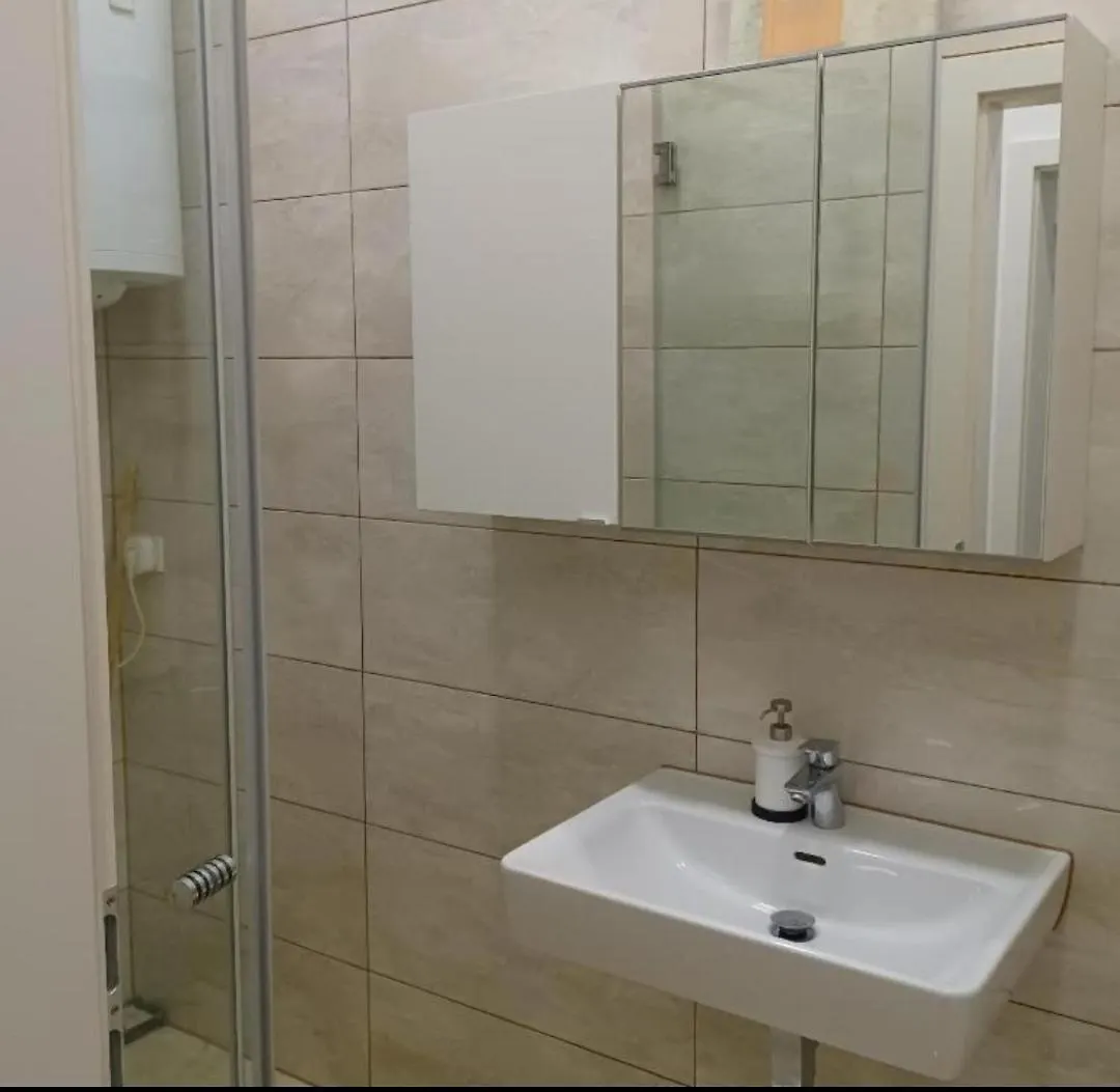 Whole Apartment 4U Alone, Self-Check-In, Top-Location, Underground & Shops Under Window, Order Pizza From Window, 3-5Min Walking To Swimming & Footbal Stadion, Wake-Up In Sunshine